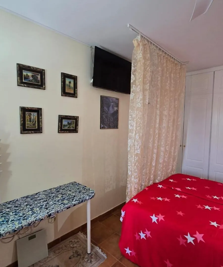 Habitacion Con Refrigerador Propio Cerca Del Aeropuerto San Isidro  Homestay San Isidro (Tenerife)