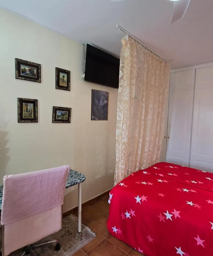 Homestay Habitacion Con Refrigerador Propio Cerca Del Aeropuerto San Isidro  Spain