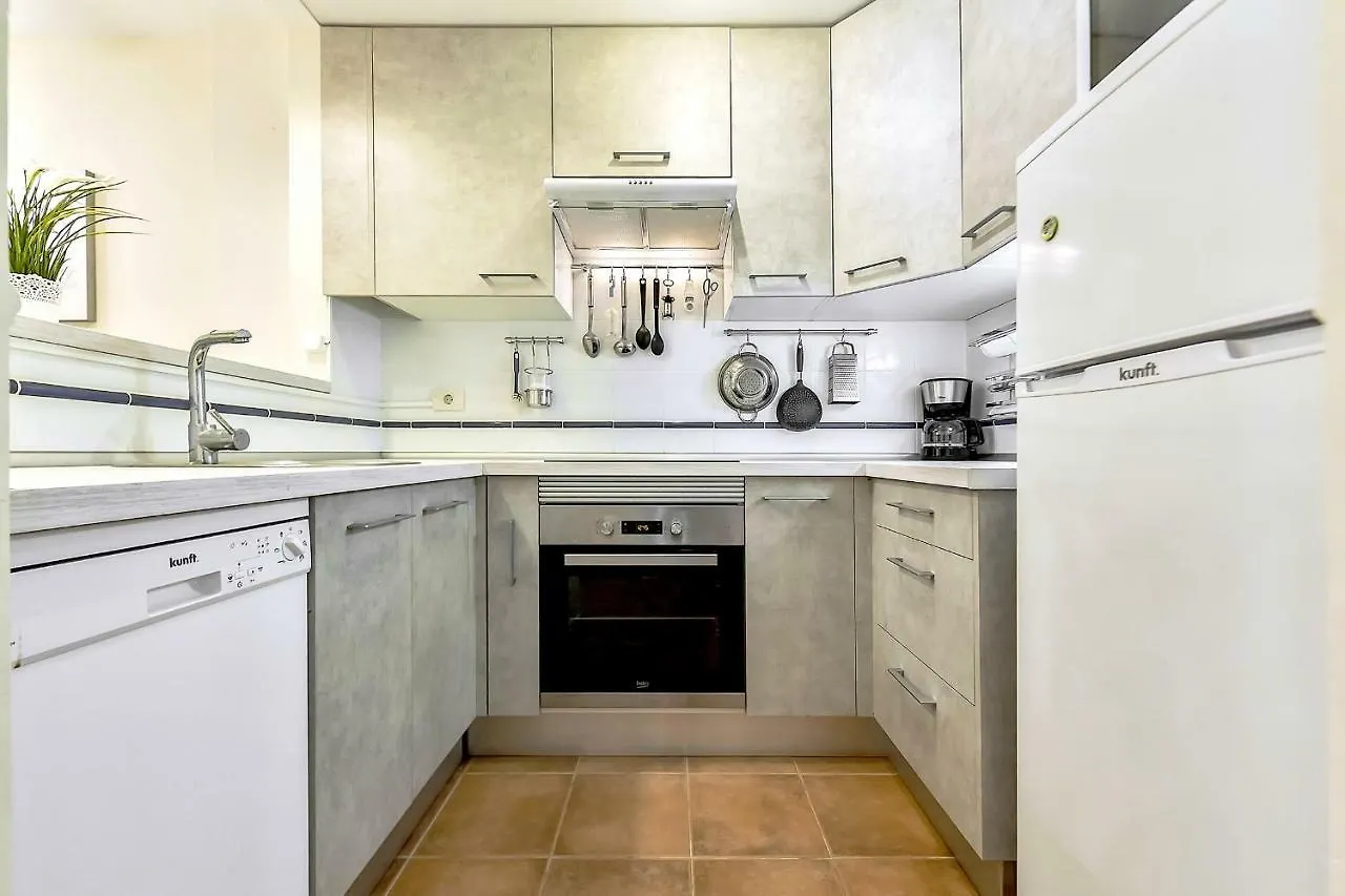 Habitacion Con Refrigerador Propio Cerca Del Aeropuerto San Isidro  Spain